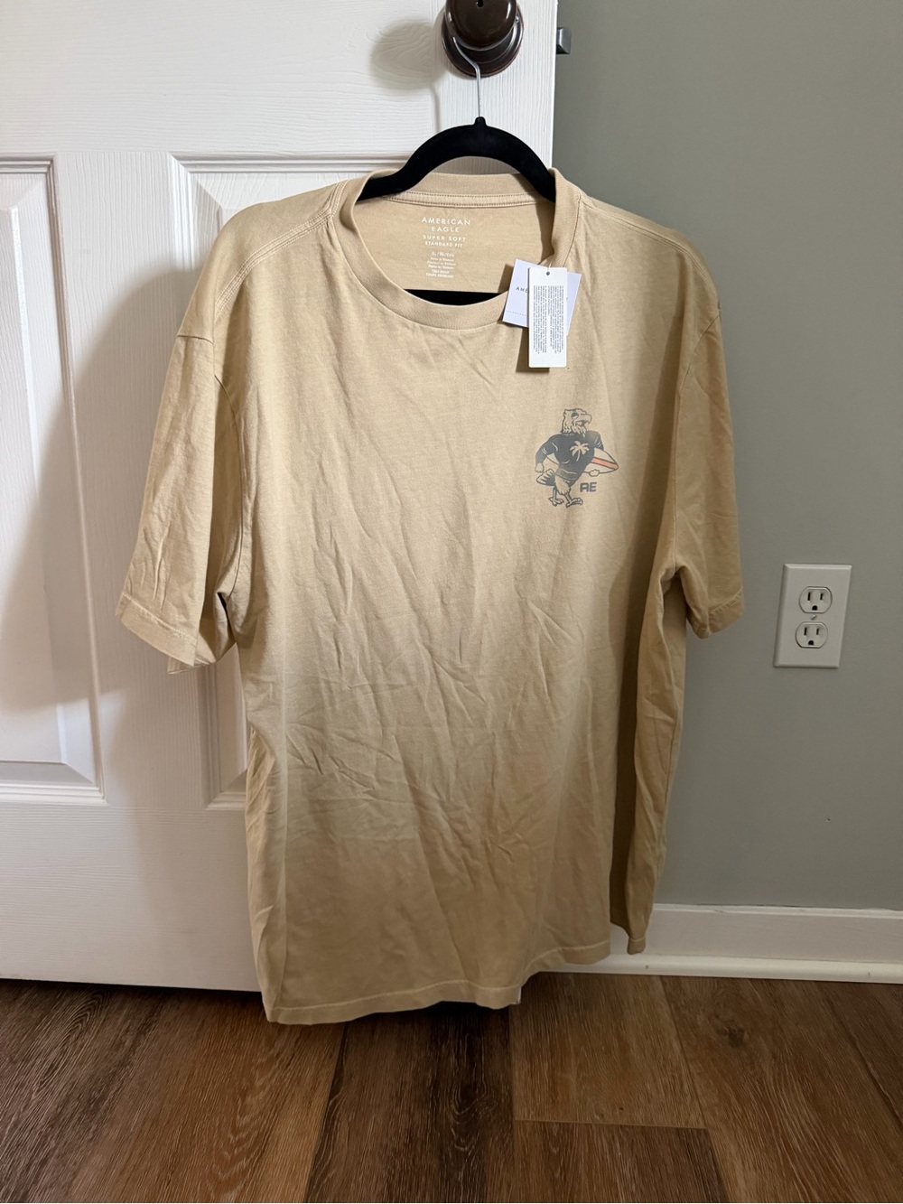 American Eagle Outfitters Men’s Beige Short-Sleeve Graphic Tee